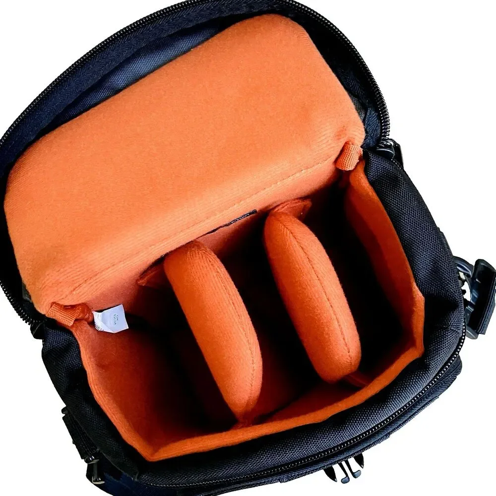 Lowepro Camera Case Adventura 140 Ripstop Small 8 x 8 in Black Padded Strap